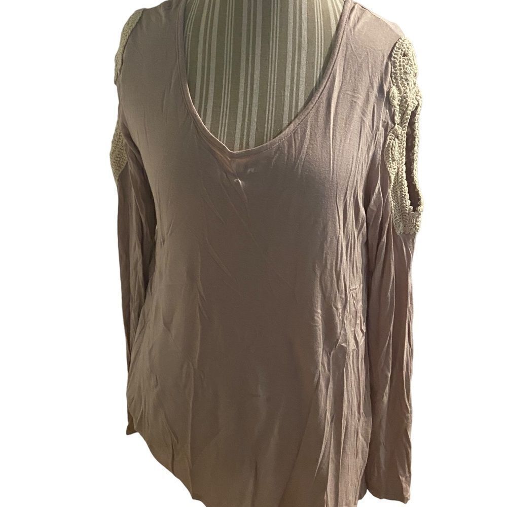 BKE Rad size large beautiful top in excellent condition